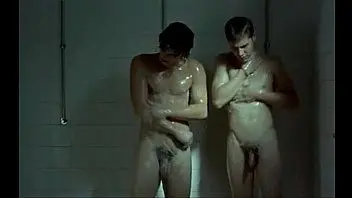 Холодный душ - сцена порно подростков