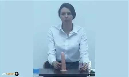 Русская девушка учит правильному минету