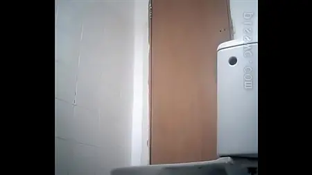 Скрытая камера в больничном туалете