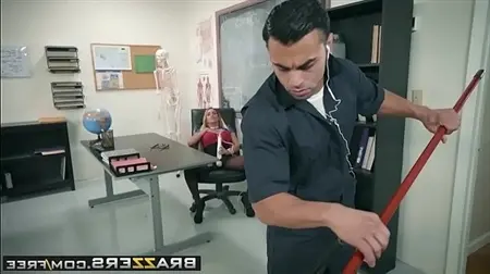 Студент трахнул учительницу в чулках