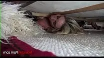 Сын раздевает маму застрявшую под кроватью