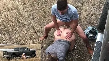 Видеоблогер снимает секс в поле на камеру